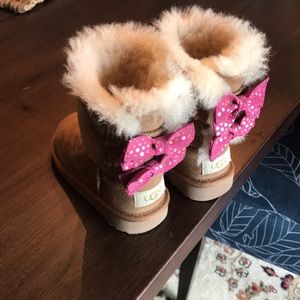 Ugg toddler size 9 boots great condition!
